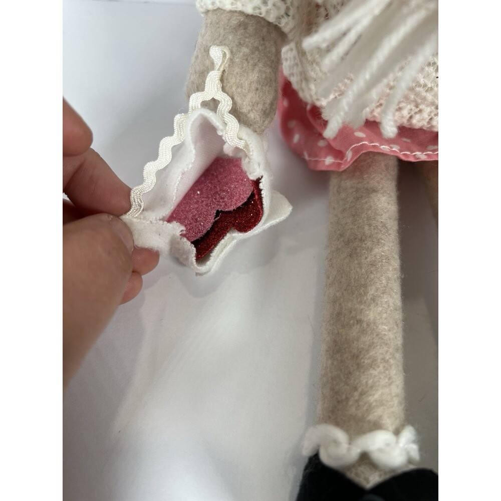 Stuffed‎ Girl Mouse Doll Dressed With A Winter And Heart Motif. She Sits At Edge - Picture 5 of 10